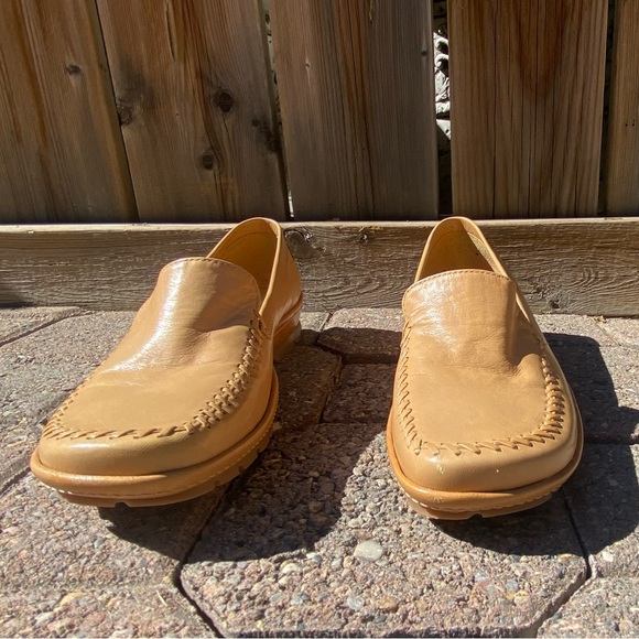 Nickels women tan colour made in Brazil slip on loafers. Size 7M. Used. - Picture 6 of 10